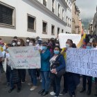 Manifestación de padres de familia en Quito, para exigir la evacuación de sus hijos que están atrapados en Ucrania.