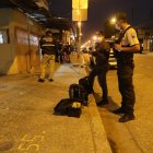 Policías llegaron al sector para recabar los indicios balísticos del suceso.