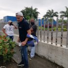 Familiares de la víctima se mostraron consternados por el hecho.