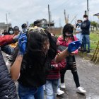 La gente utilizaba huevos para romperlos en las cabezas.