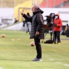 La relación entre el técnico Marini y los hinchas no es la mejor. En la Noche Blanca mandó a callar a un grupo de aficionados.