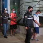 Dos hombres fueron detenidos por estar presuntamente relacionados con el robo de accesorios de vehículos.