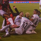 Toda la alegría de los albos, al final le ganaron 2-1 a Católica.