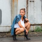 Las botas son su calzado preferido para los días de lluvia.