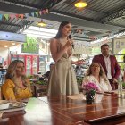 La exMiss Ecuador fue recibida por sus nuevos compañeros.