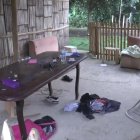 En el área donde estaban reunidos los pescadores quedaron enseres tirados.