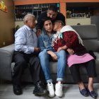 La familia del joven celebra su llegada. Lo definen como un hijo y nieto ejemplar.