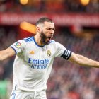 Karim Benzama hace que el Madrid pase a cuartos de final en Champions.