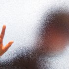 El presunto abuso sexual se produjo en el baño de un colegio cuencano. Imagen referencial.