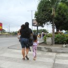 Carolina Cajamarca llegó ayer a la morgue para retirar el cuerpo de su esposo Job Medina.