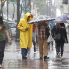La lluvia inició la tarde de este sábado. De acuerdo a reportes climáticos, mañana podrían presentarse más precipitaciones.