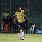 El recién ascendido se impuso con goles de Jhon Ontaneda y Gustavo Alles ante un Bombillo que se fundió en la altura de Azogues.