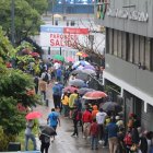 Miles de hinchas en busca de las entradas. Una cosa de locos.
