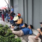 La gente ha dormido en la calle por la espera de la venta de entradas.