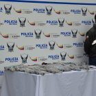 Las armas incautadas a adolescentes fueron mostradas en el cuartel Modelo.