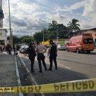 El área donde ocurrió el crimen fue acordonada para realizar las primeras pericias.