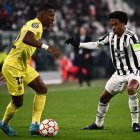 ¡Pervis Estupiñan bailó y dio regalo!