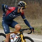 Richard Carapaz demostró su fortaleza en el ascenso y ya es noveno en la Vuelta a Cataluña.