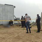 El cuerpo fue descubierto aproximadamente a las 13:00 de este viernes. En la zona se halló ocho indicios balísticos.