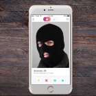 Joven ecuatoriana fue engañada al estilo de 'El estafador de Tinder'.