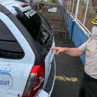 La policía explicó que el carro retenido fue reportado como robado.