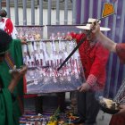Chamanes realizan un ritual para ayudar a la selección peruana de fútbol y desfavorecer a sus rivales de Paraguay.