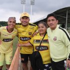 Madelen, la chica que el sábado anotó tres goles más para su familia: Rosa, su madre, y Davis y Aníbal, sus hermanos.