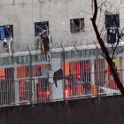 Desde el exterior se divisaba fuego en algunas celdas dentro de la cárcel regional de Turi.