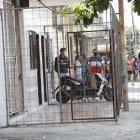 Agentes policiales llegaron a la zona para recabar los indicios balísticos de este caso.