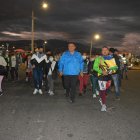 Los feligreses salieron bajo su responsabilidad en el recorrido  de 42 kilómetros desde Ambato a Baños, en la caminata nocturna en honor a la Virgen de Agua Santa.