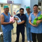 Al pequeño no lo vieron durante las ecografías. La familia está felizmente sorprendida.