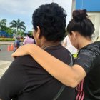 La mamá y la tía del adolescente asesinado llegaron a Guayaquil para llevarse el cadáver.