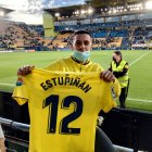 Raúl Sanz logró conseguir la camiseta de Pervis Estupiñán.