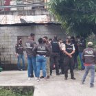 Dentro del domicilio y en los exteriores se recabó 18 indicios balísticos.