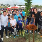 En la siembra del árbol en Guayaquil:Álex Aguinaga, Iván Zamorano, Nico Issa, Freddy Rincón, Rubén Insúa y Ariel Graziani.