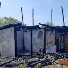 El negocio era de construcción mixta, lo que avivó el fuego.