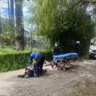 La víctima de intento de femicidio se recupera en un hospital del centro de Quito.