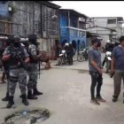 Las dos víctimas fueron trasladadas al hospital del sur Delfina Torres de Concha, donde se confirmó su fallecimiento.