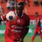 Kevin Mina, delantero ecuatoriano del Guabirá de Bolivia, fue blanco de insultos racistas.