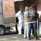 Los cuerpos fueron recogidos por agentes policiales, la tarde de este domingo.