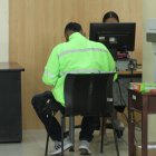 Referencial. Los uniformados fueron atacados por tres sujetos por delincuentes cuando comían en un local de El Triunfo.