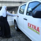 La jornada comenzó a las 07:00. Se subió a la camioneta y emprendió su trabajo como reportera.