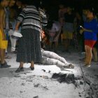 Tras el accidente en el ingreso norte a Milagro, una de las víctimas quedó atrapada en la moto en llamas.