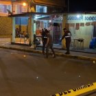 Los agentes llegaron al sitio y levantaron los indicios del ataque. Luego de eso la víctima fue llevada hasta el hospital.