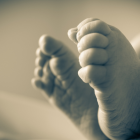 Hay consternación en Colombia. El sospechoso del aberrante hecho es un adolescente de 17 años que la estaba cuidando.