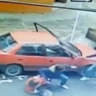 Colombia. Una mujer y su hijo fueron víctimas de la delincuencia cuando salían de un local comercial.