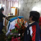 La honras  
fúnebres de María Chulango se hicieron en la misma vivienda donde dio a luz a 
su niñita.