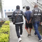 El detenido tenía en su poder dos armas de largo alcance. Además registra un antecedente penal.