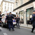 Un millonario atraco se dio en una de las tiendas de la famosa marca de ropa, en París.