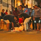 El cadáver de Valencia fue levantrado en una sábana.